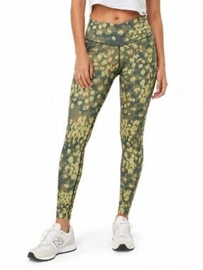 Aerie Offline Olive Green Camo Printed Shine Crossover High Rise 7/8 Leggings